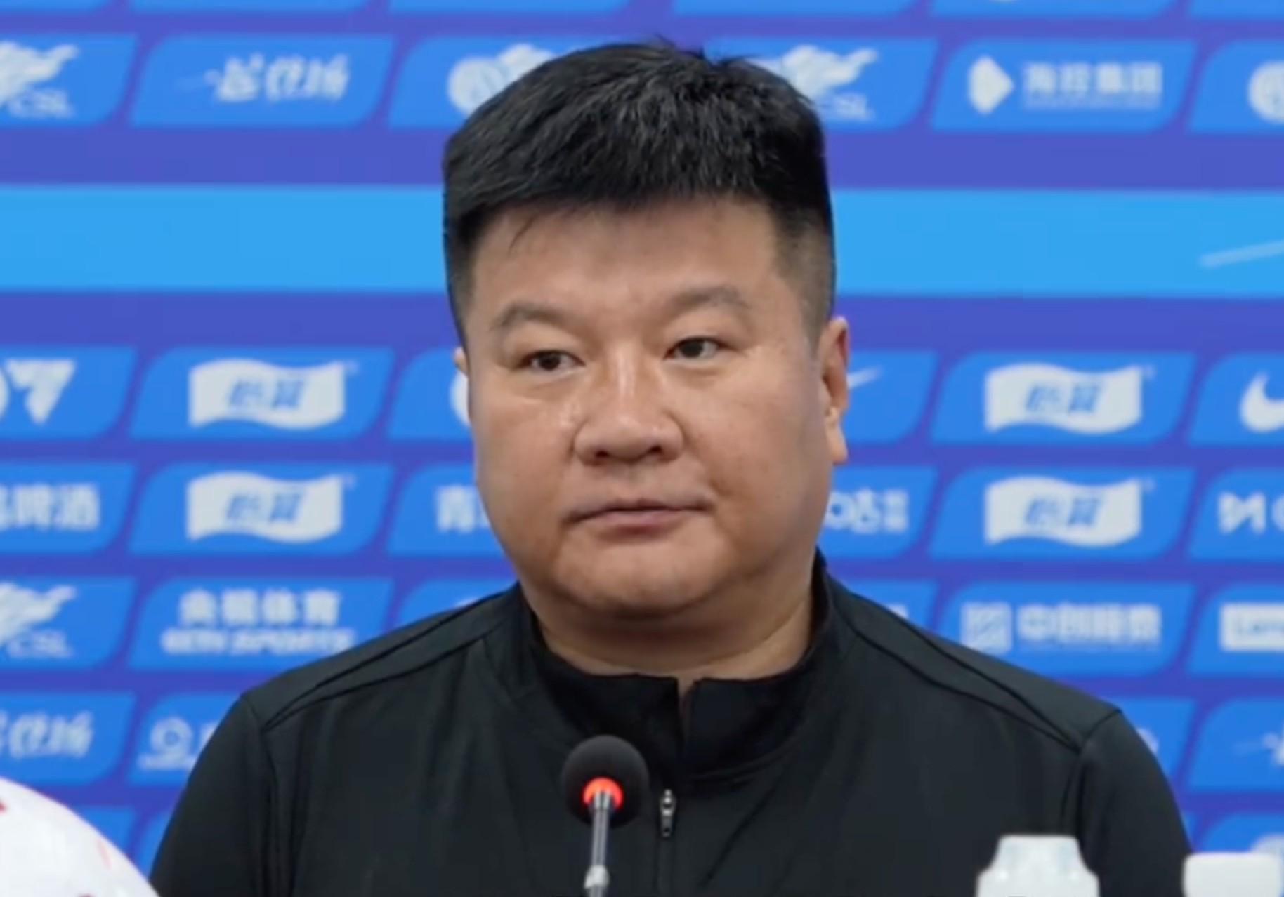 KOK体育app下载-略显仓促，李金羽正常出席赛前发布会，两小时后铁人官宣其下课